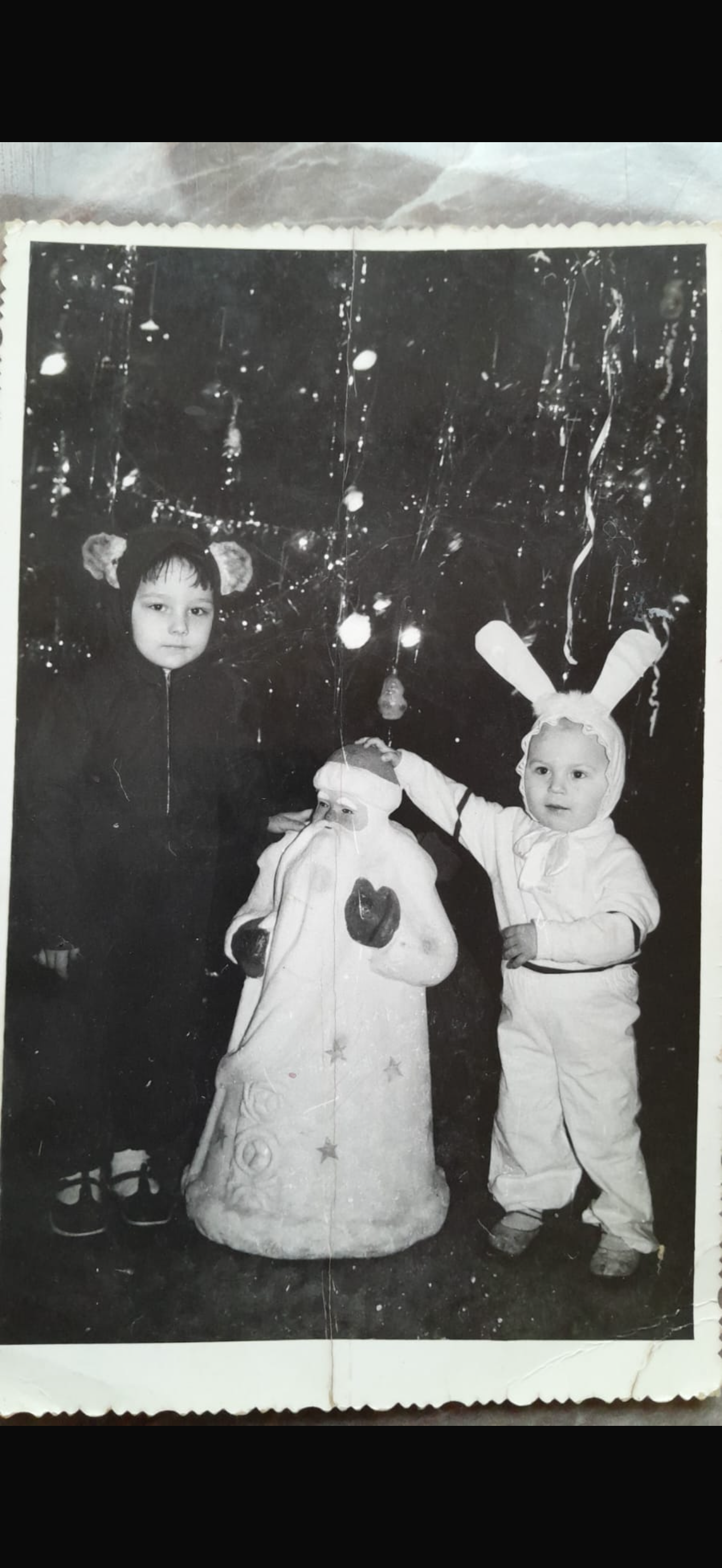 Від Barbie до парфумів Dior: що знаходили під подушкою українські зірки на День Святого Миколая